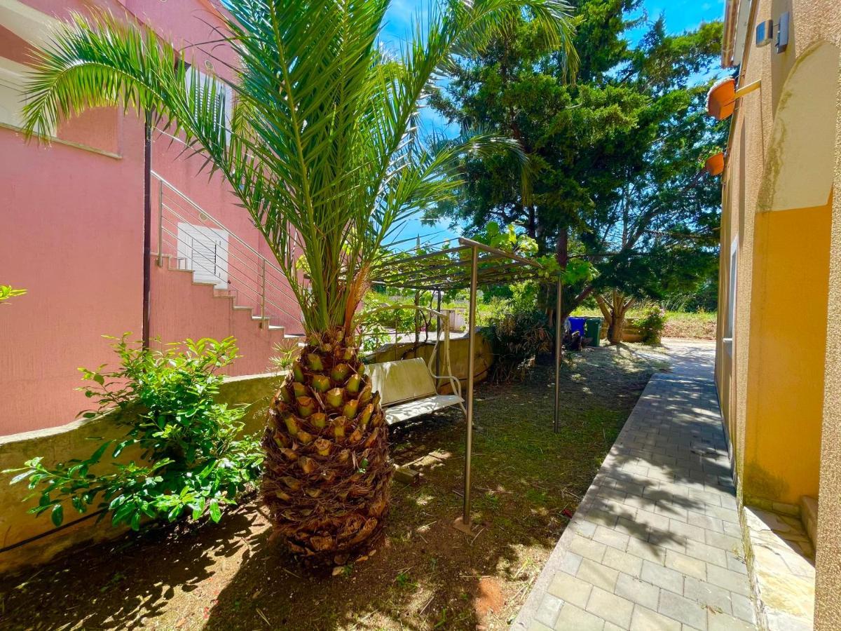 Apartments Vitalia Premantura Exterior foto